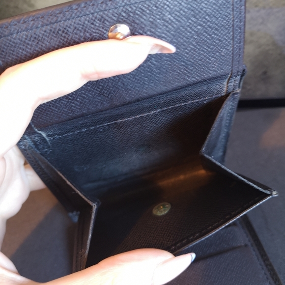 Authentic Louis Vuitton Taiga wallet - Picture 6 of 8